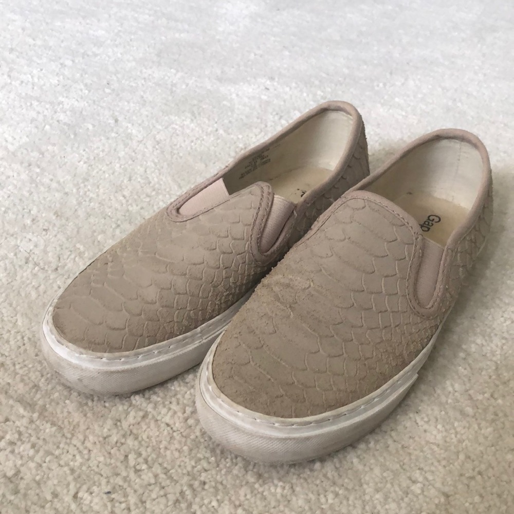 Gap Beige/ Gray Snakeskin Scale Slip On Sneakers